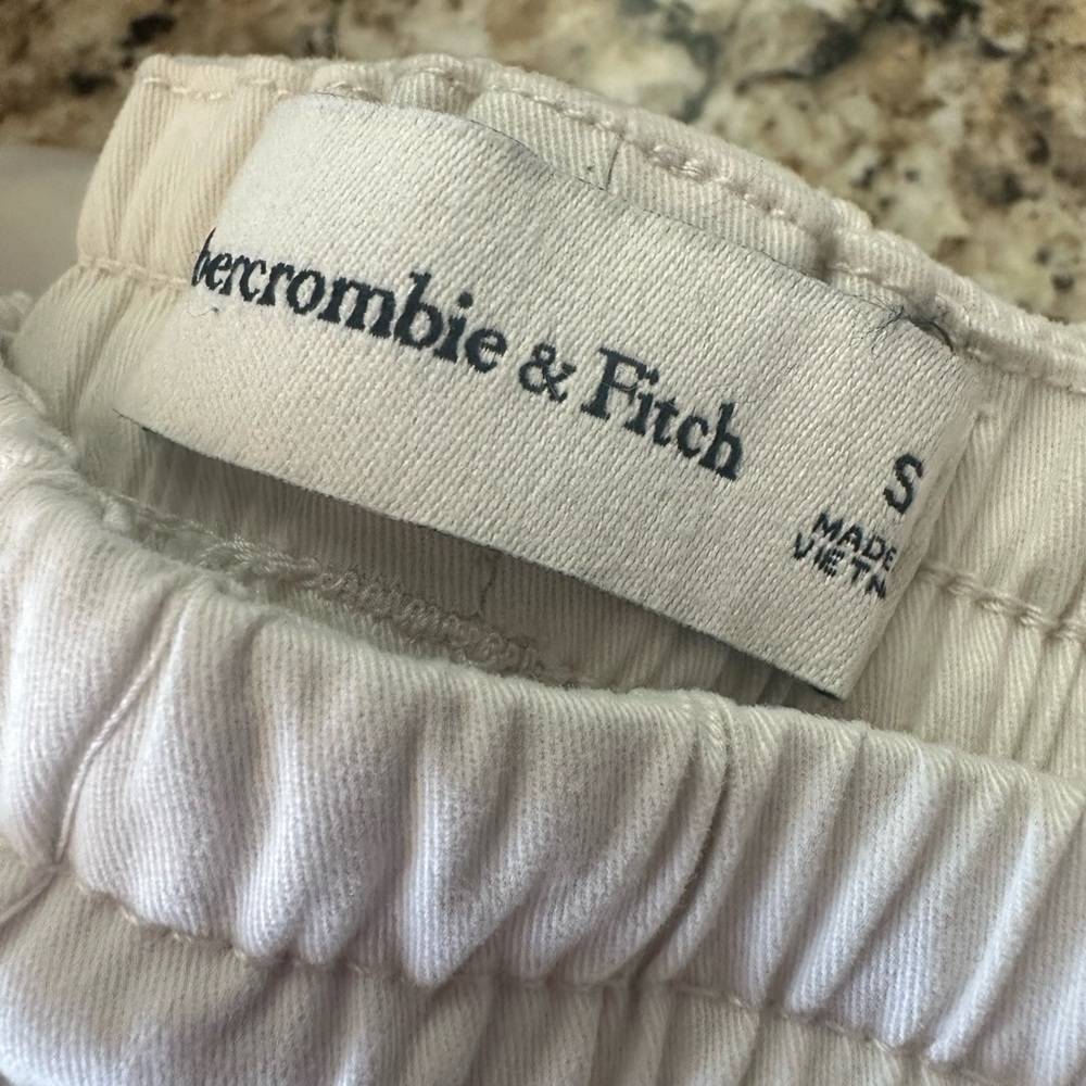Abercrombie and Fitch Pull On Barrel Pants - Picture 3 of 3
